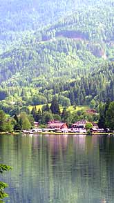 Afritzer See mit Fischerhof